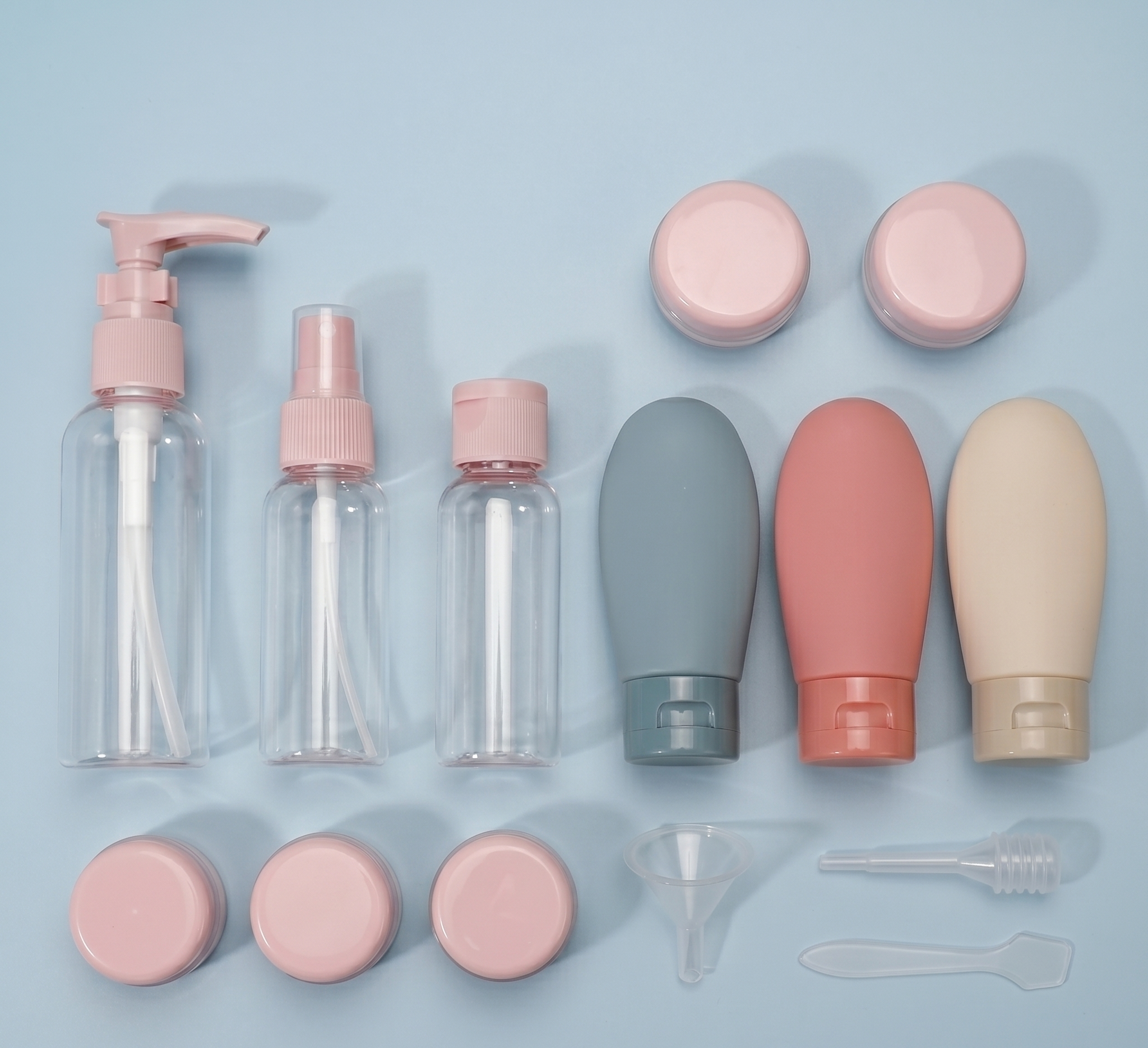 Trousse transparente spéciale aéroport + 11 Sprays et flacons réutilisables
