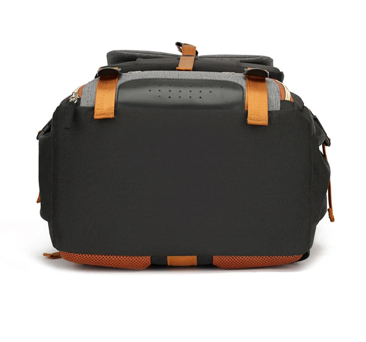 sac de voyage qui s'accroche à la valise