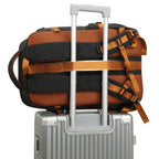 sac de voyage qui s'accroche à la valise