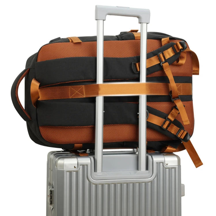 sac de voyage qui s'accroche à la valise